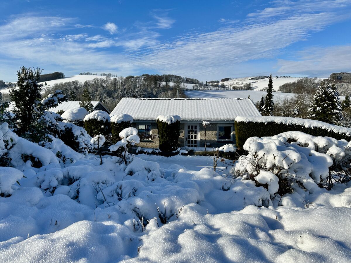 Ferienhaus Maxima eingeschneit im Winter