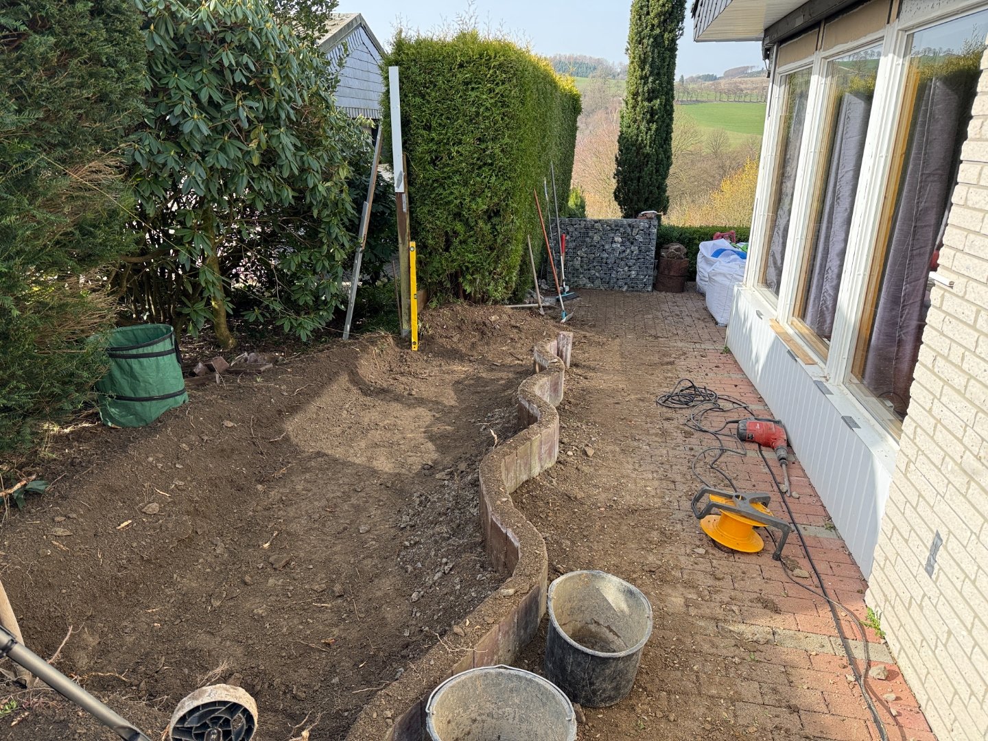 Erdarbeiten für die neue Terrasse